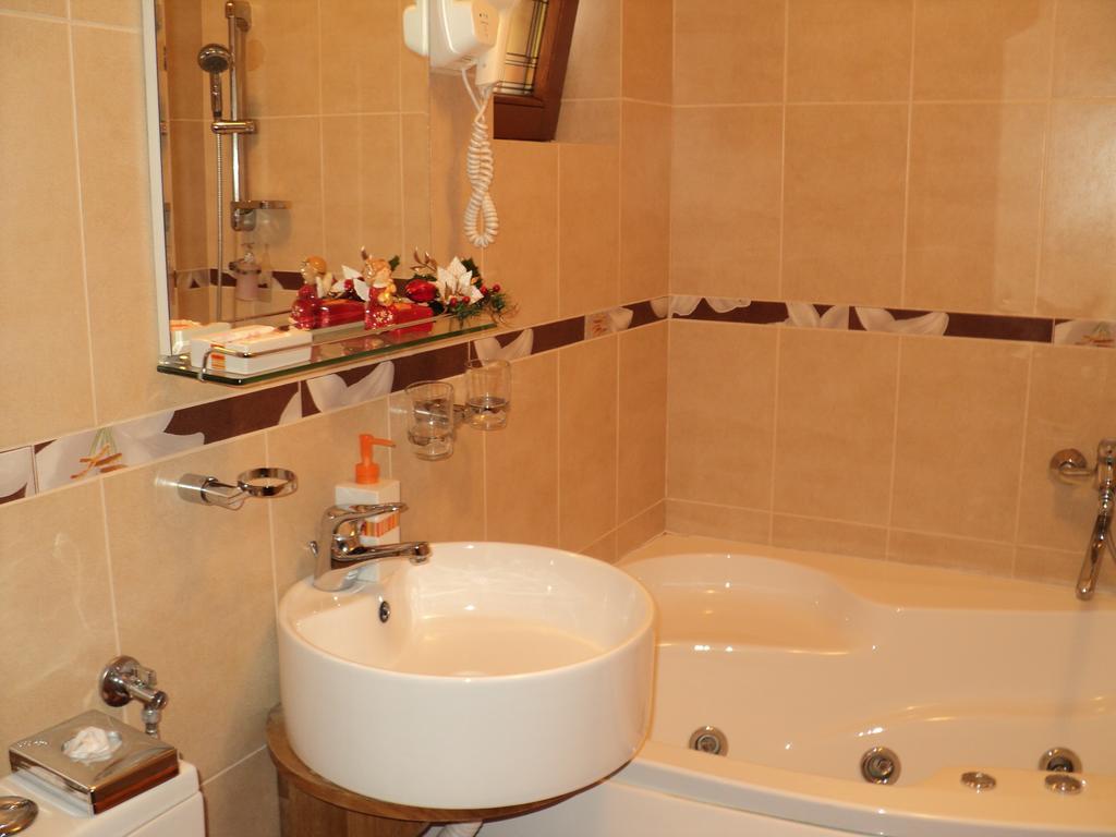 Casa Anca Boutique Hotel Тимишу-де-Жос Экстерьер фото